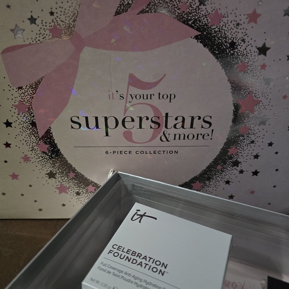 IT Cosmetics Superstar Makeup Collection - Picture 2 of 10